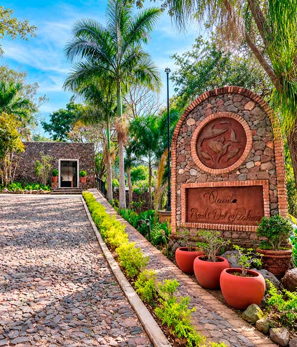 Fachada del jardín de eventos Quinta Pichión, ubicada en Tepic, Nayarit.