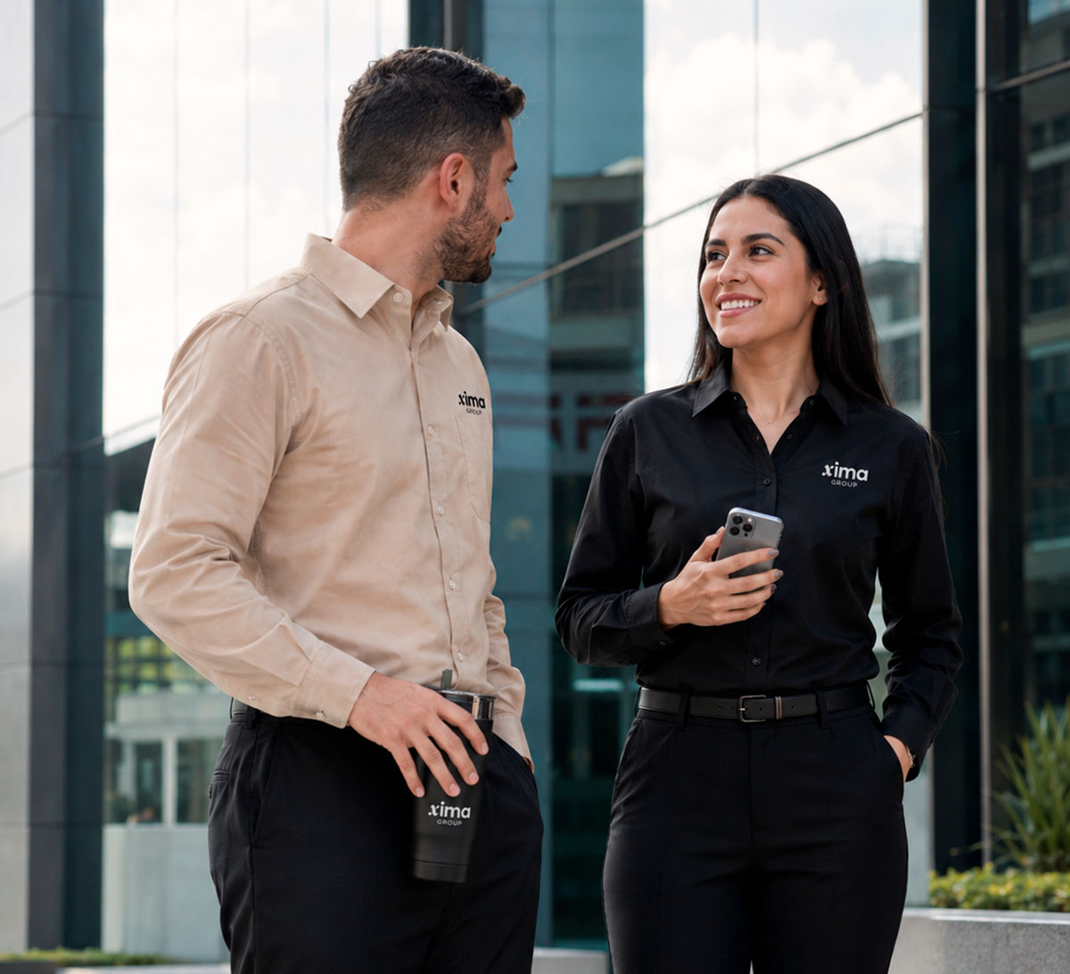Equipo de colaboradores de Xima Group impulsando el talento y el desarrollo profesional.